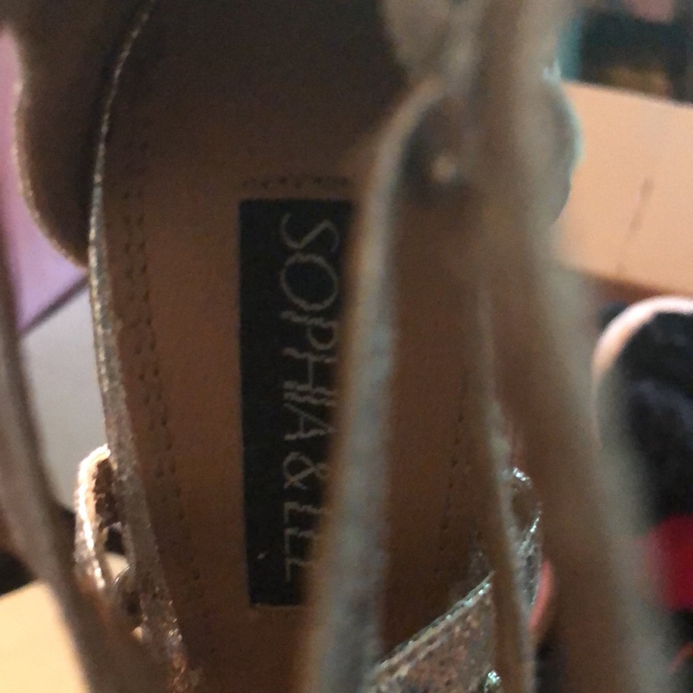 Silver heels - Picture 2 of 3